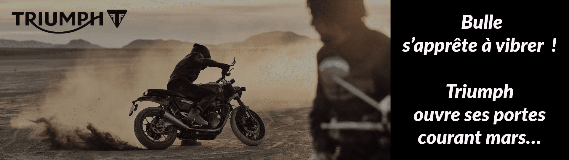 Motard sur une Triumph en action, glissade sur terrain sec